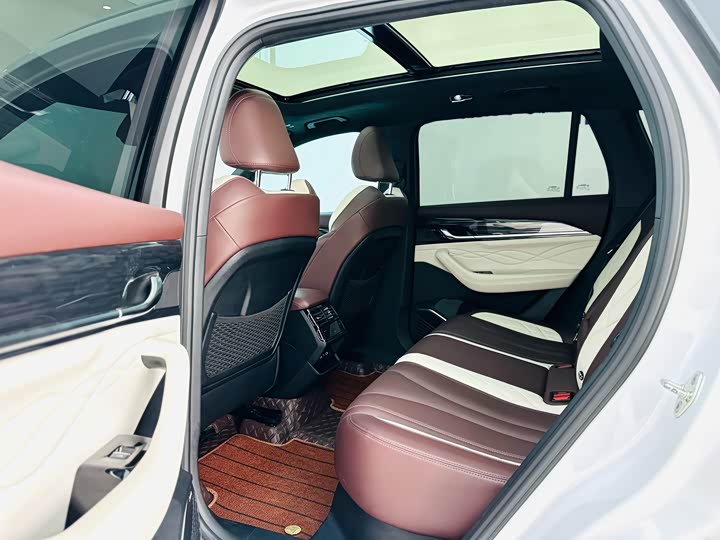 Фото 10 - Geely Monjaro