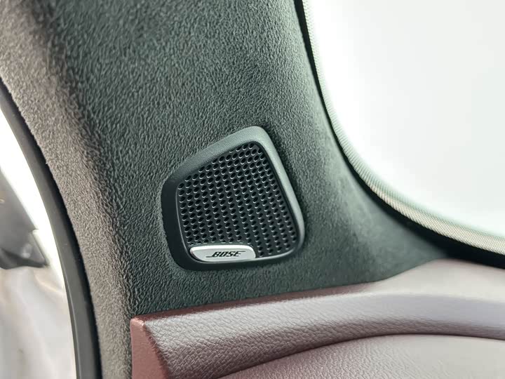 Фото 19 - Geely Monjaro