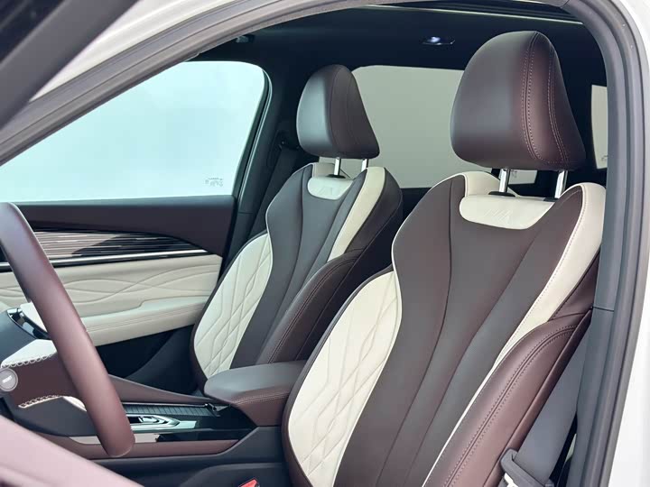 Фото 20 - Geely Monjaro