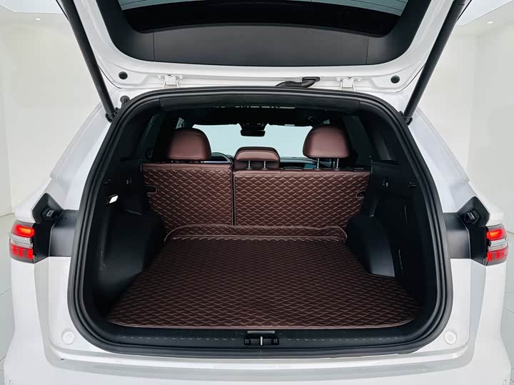 Фото 23 - Geely Monjaro