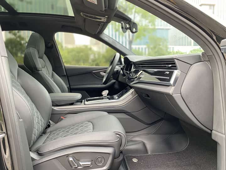 Фото 10 - Audi SQ7