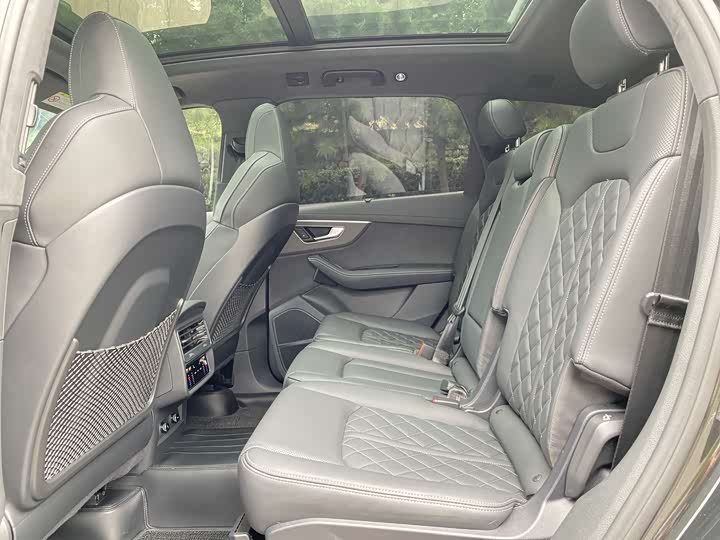 Фото 16 - Audi SQ7