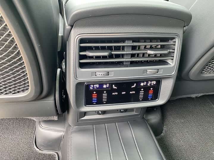 Фото 18 - Audi SQ7