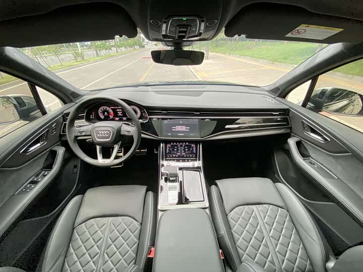 Фото 20 - Audi SQ7