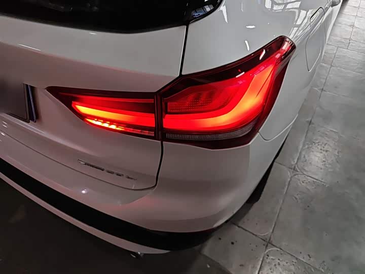 Фото 8 - BMW X1