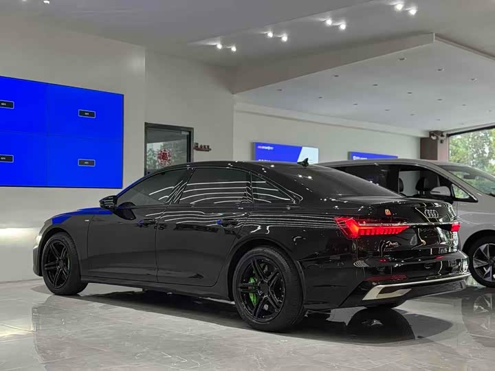 Фото 4 - Audi A6L