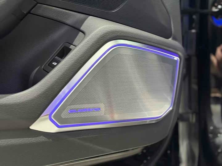 Фото 7 - Audi A6L