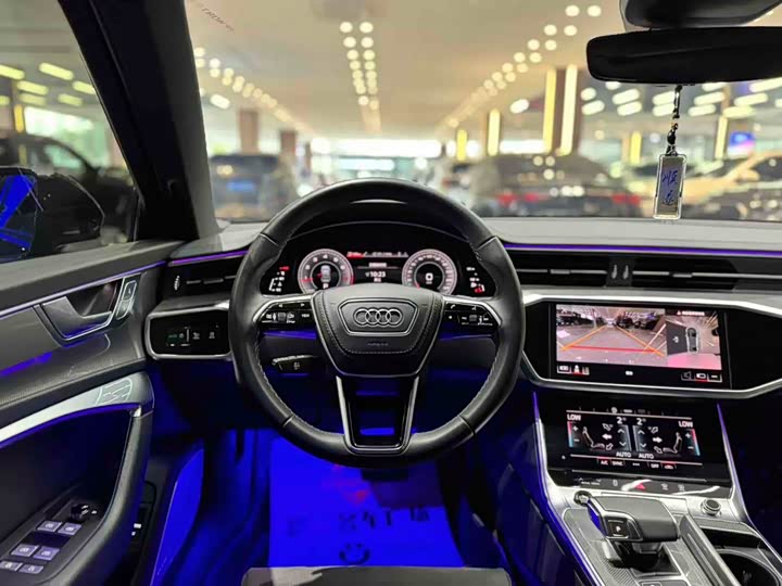 Фото 8 - Audi A6L