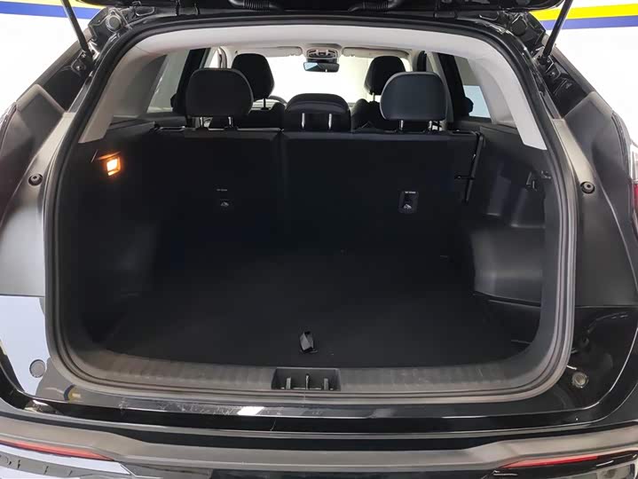 Фото 20 - Geely Atlas L