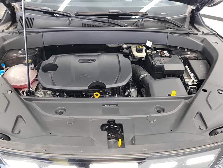 Фото 21 - Geely Atlas L