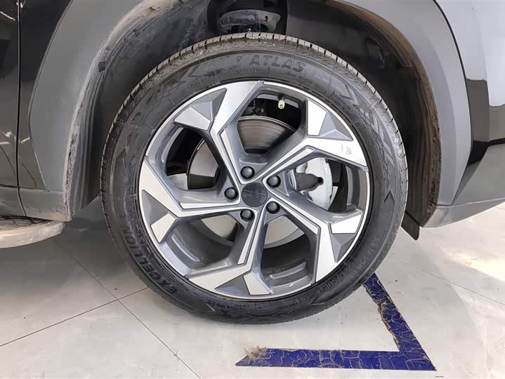 Фото 4 - Geely Atlas L