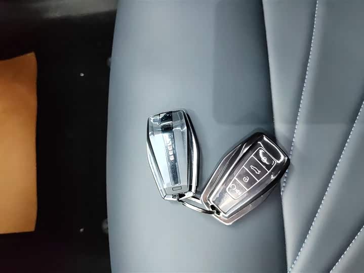 Фото 9 - Geely Atlas L