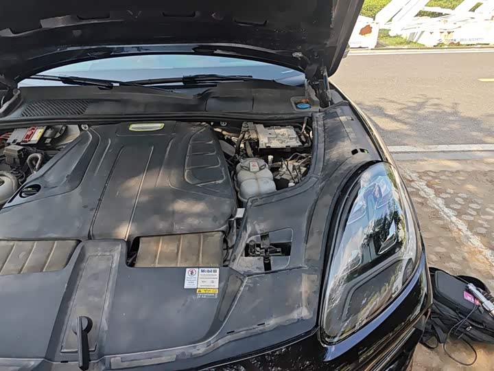 Фото 8 - Porsche Cayenne Hybrid