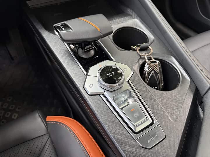 Фото 10 - Changan UNI-V