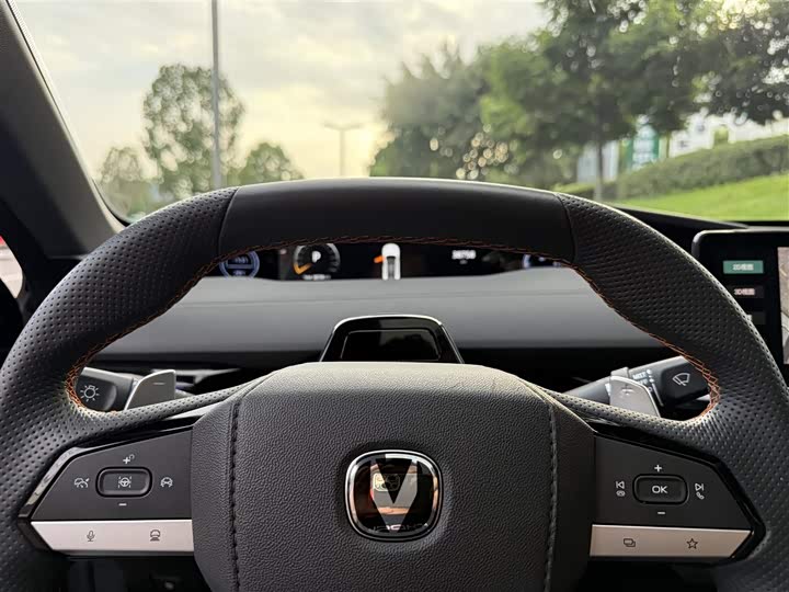 Фото 14 - Changan UNI-V