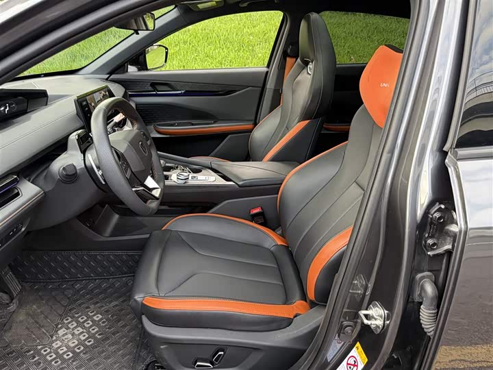 Фото 8 - Changan UNI-V