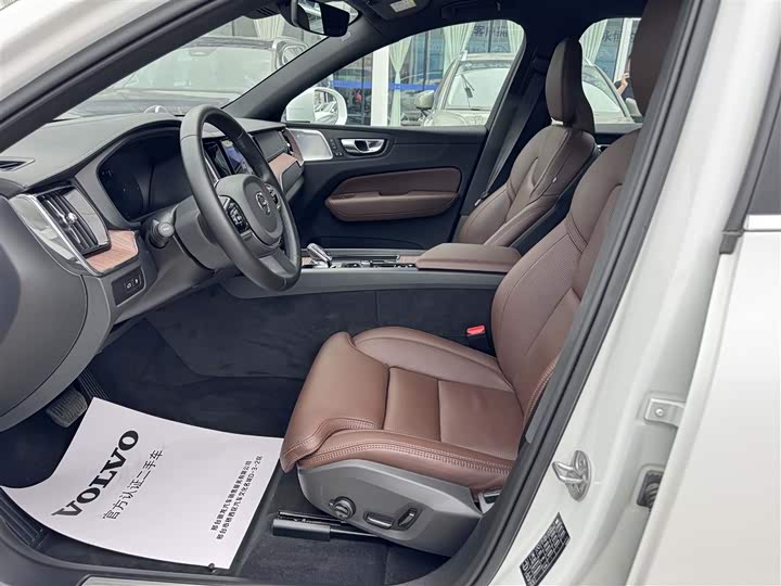 Фото 11 - Volvo XC60 Hybrid