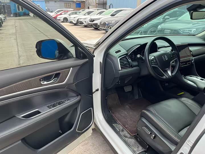 Фото 2 - Honda Avancier