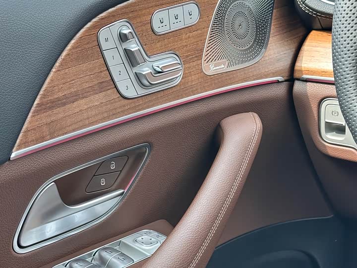 Фото 26 - Mercedes-Benz GLS-Class