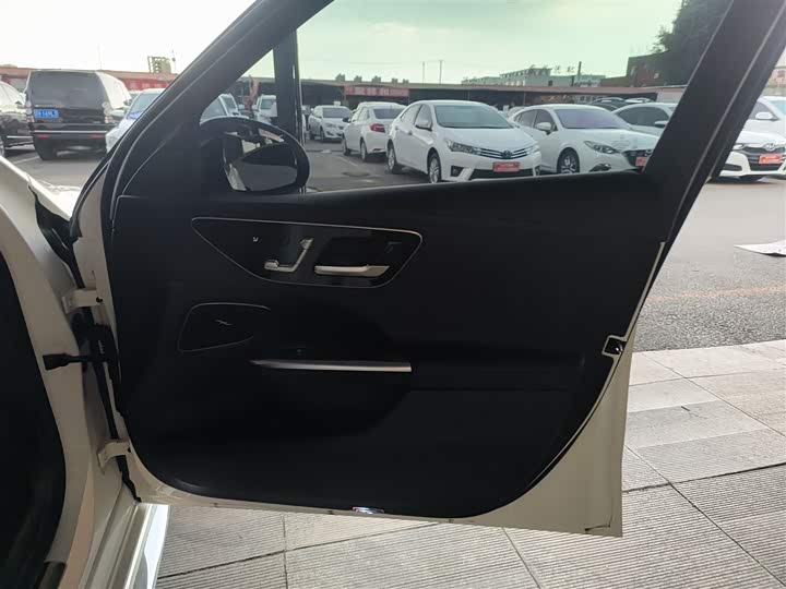 Фото 26 - Mercedes-Benz C-Class