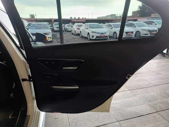 Фото 27 - Mercedes-Benz C-Class