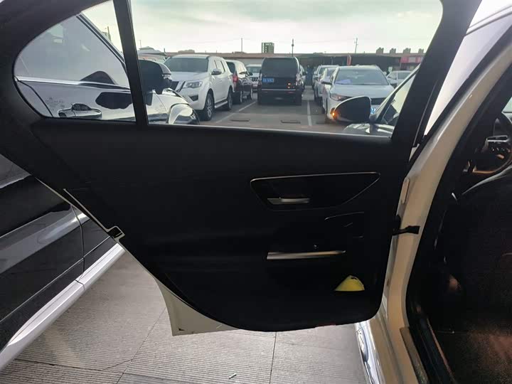 Фото 29 - Mercedes-Benz C-Class