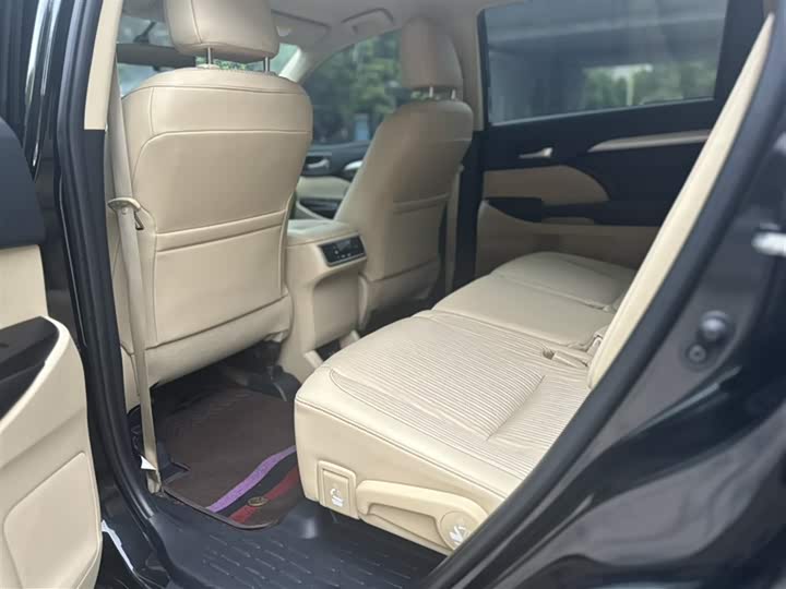 Фото 10 - Toyota Highlander