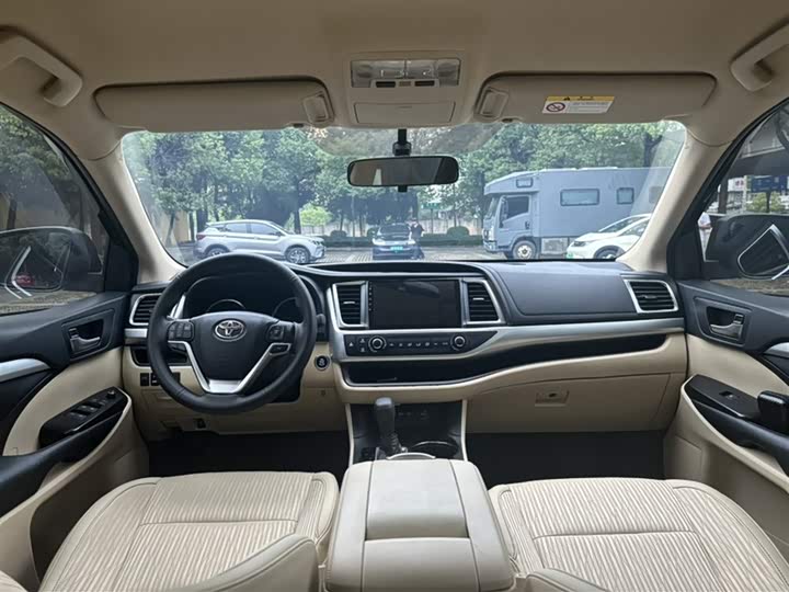 Фото 8 - Toyota Highlander