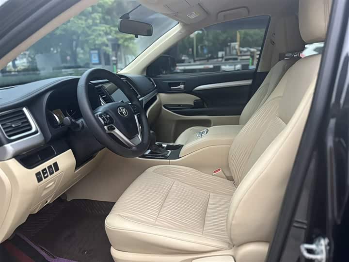 Фото 9 - Toyota Highlander