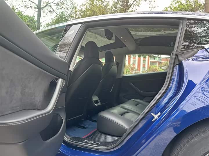 Фото 10 - Tesla Model 3