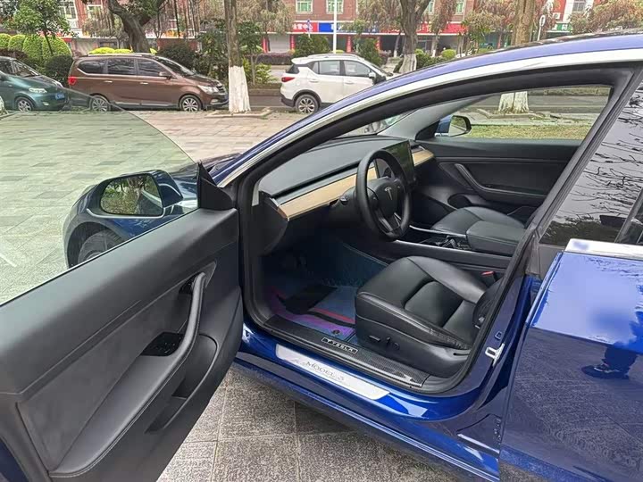 Фото 11 - Tesla Model 3