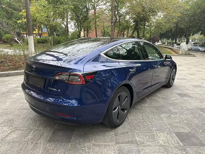 Фото 7 - Tesla Model 3