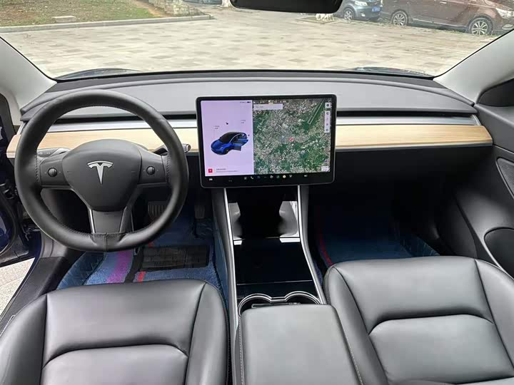 Фото 8 - Tesla Model 3
