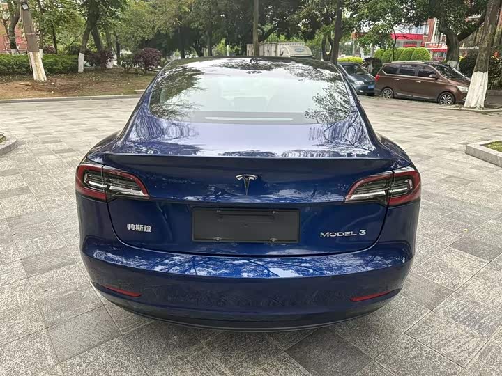 Фото 9 - Tesla Model 3