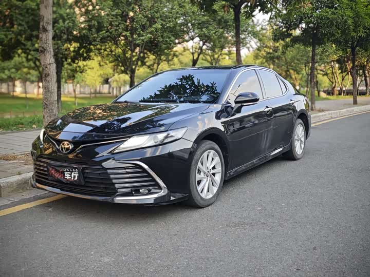 Фото 1 - Toyota Camry