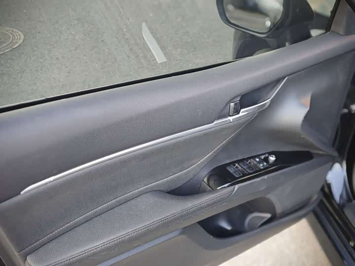 Фото 16 - Toyota Camry