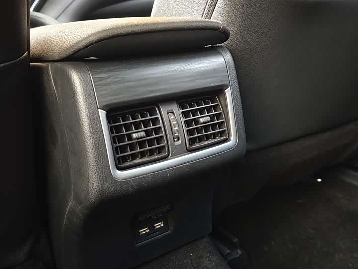 Фото 17 - Toyota Camry