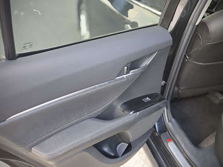 Фото 20 - Toyota Camry