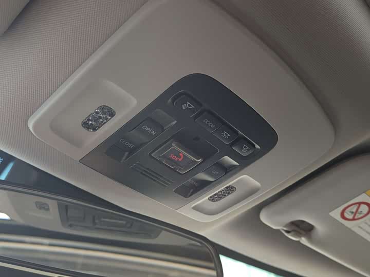 Фото 21 - Toyota Camry