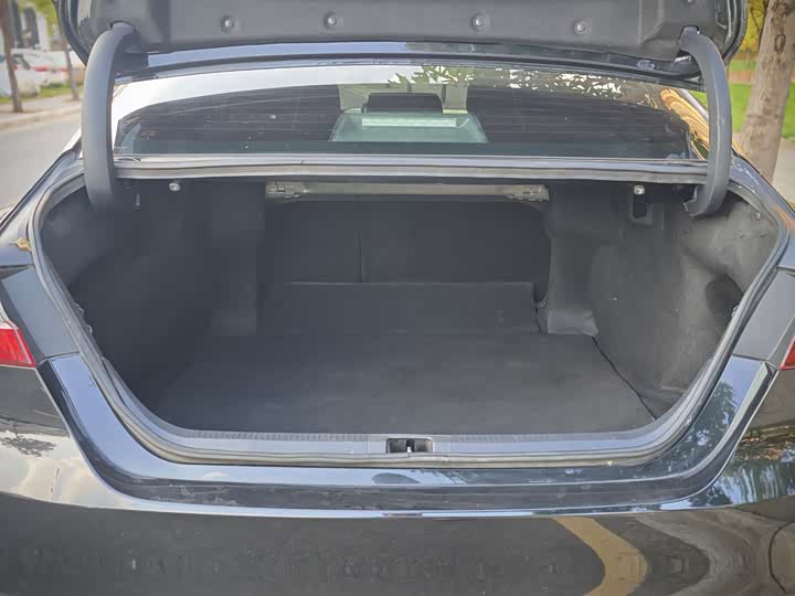 Фото 27 - Toyota Camry