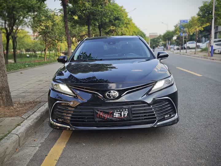 Фото 3 - Toyota Camry
