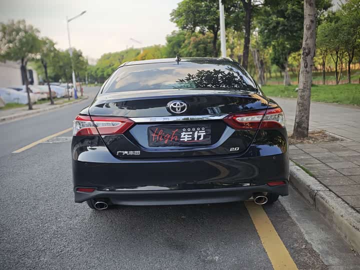 Фото 5 - Toyota Camry
