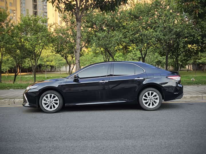 Фото 7 - Toyota Camry