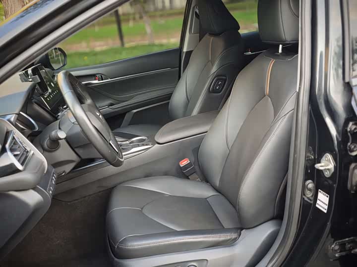 Фото 9 - Toyota Camry