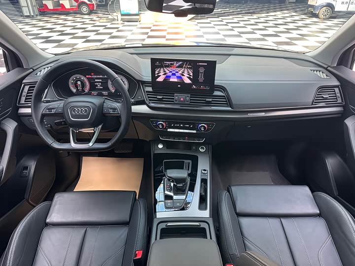 Фото 10 - Audi Q5L