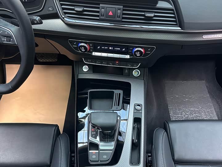 Фото 11 - Audi Q5L