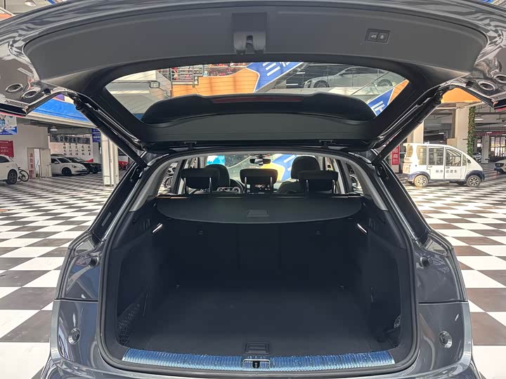 Фото 21 - Audi Q5L