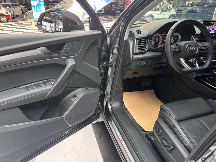 Фото 5 - Audi Q5L