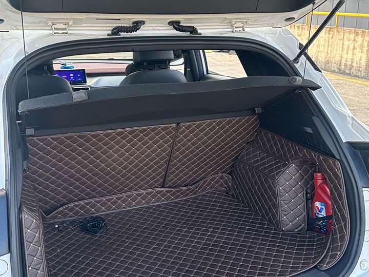 Фото 8 - Geely Coolray