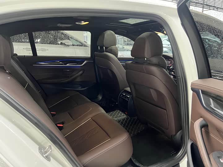 Фото 10 - BMW 5 Series